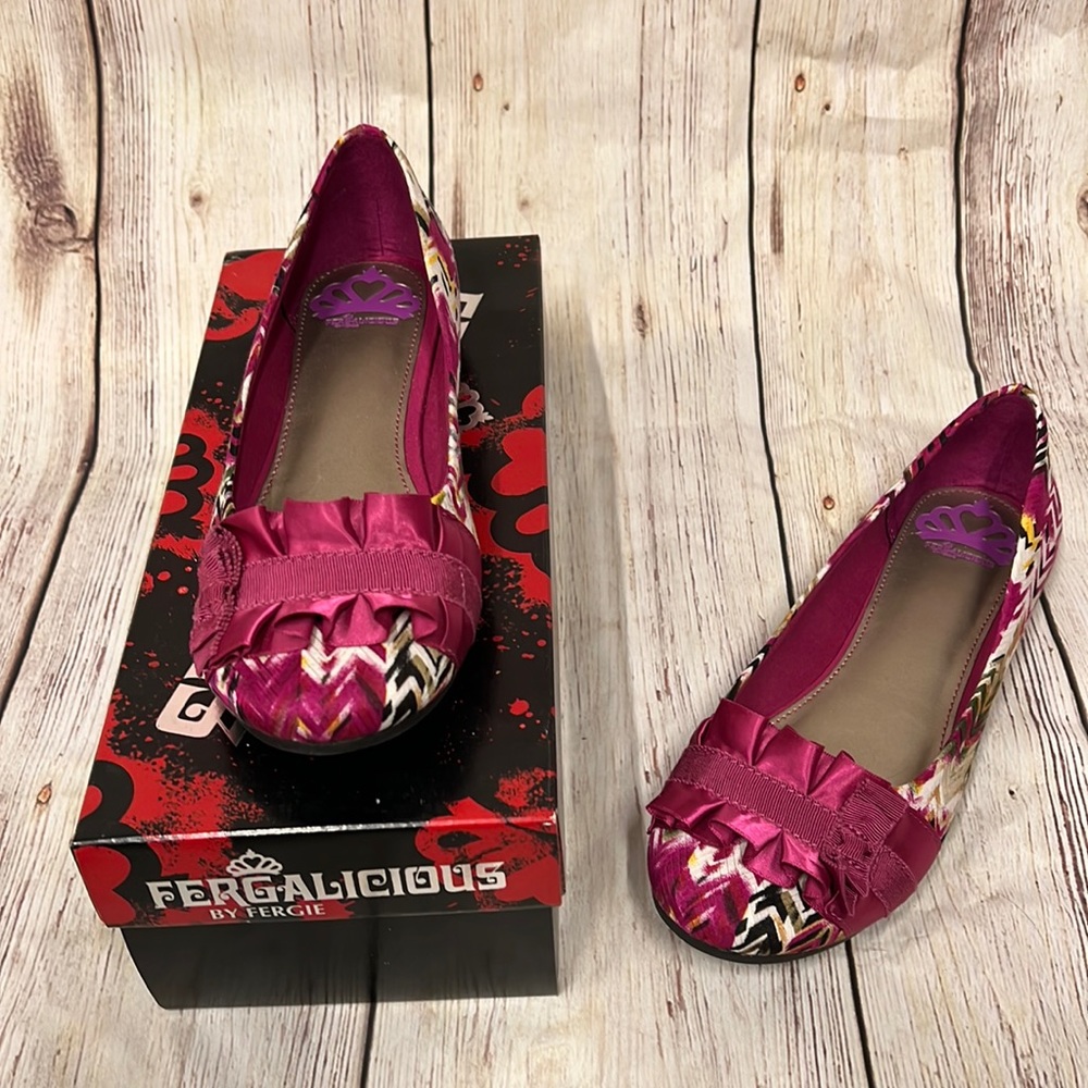 Fergalicious by Fergie Alana pink zigzag size 8 1/2